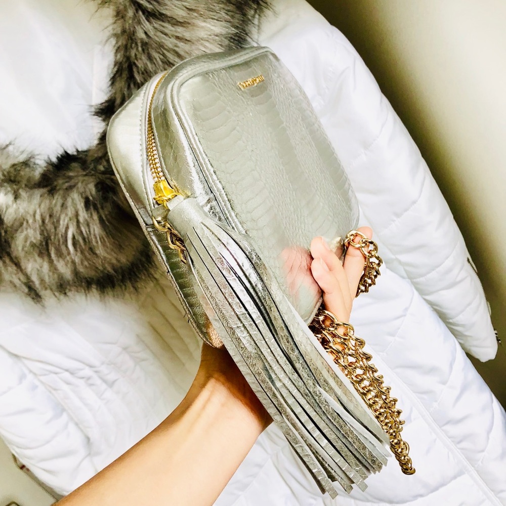 SOLD⚡️VICTORIA’S SECRET⚡️Metallic Tassel Crossbody Bag - Picture 5 of 11